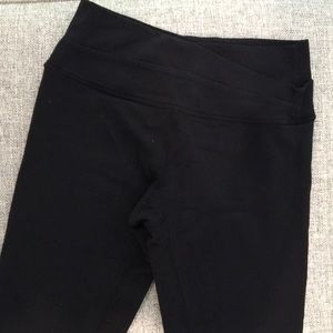 Lululemon black stretch 3/4 pants sz 2